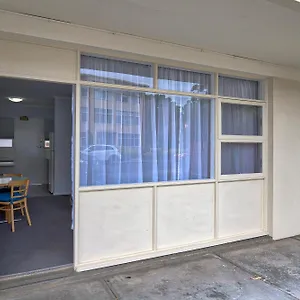 https://glenelg-oasis-studio.adelaidehotels-au.com